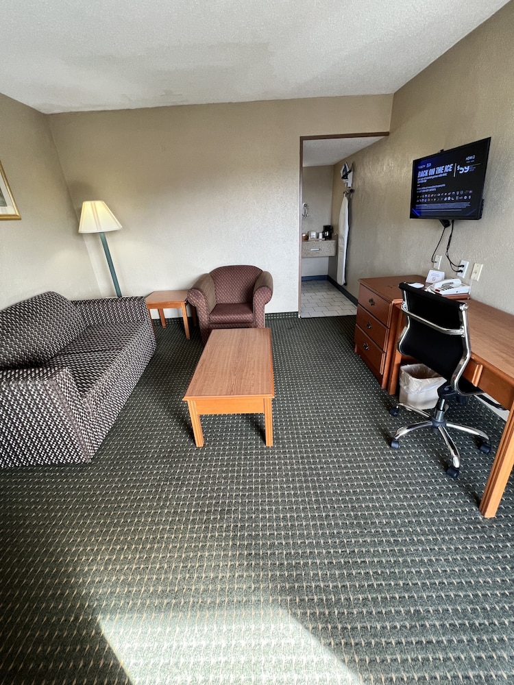 Continental Inn & Suites Nacogdoches TX SFA University Downtown - photo 11