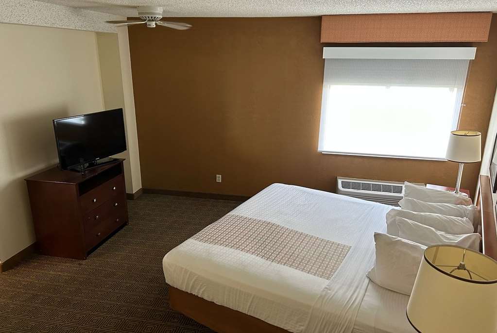 Baymont by Wyndham Orlando South - photo 21