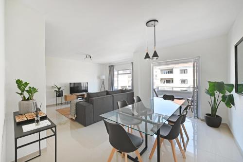 Bantry Bay Apartment with Amazing Views and a Short Walk to the Beach