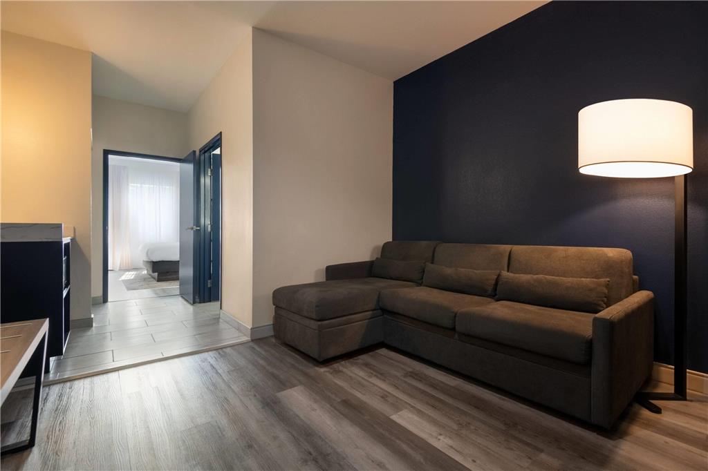 La Quinta Inn & Suites by Wyndham Montgomery - photo 41