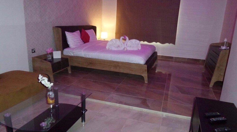 Royal Chalet — Al Ahmadi — photo 5