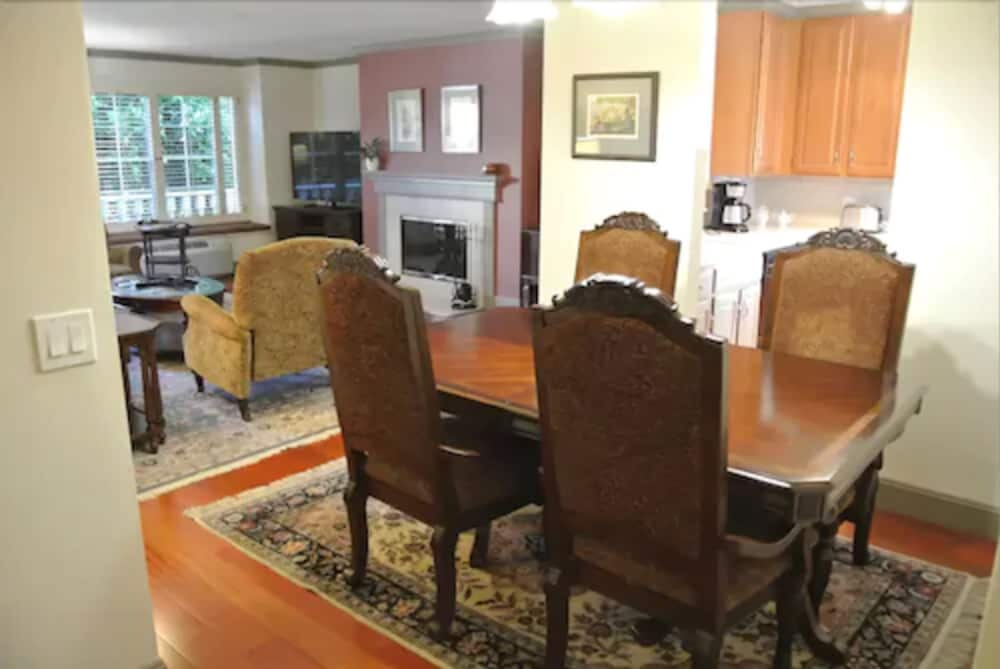 Cow Hollow Inn & Suites - photo 18