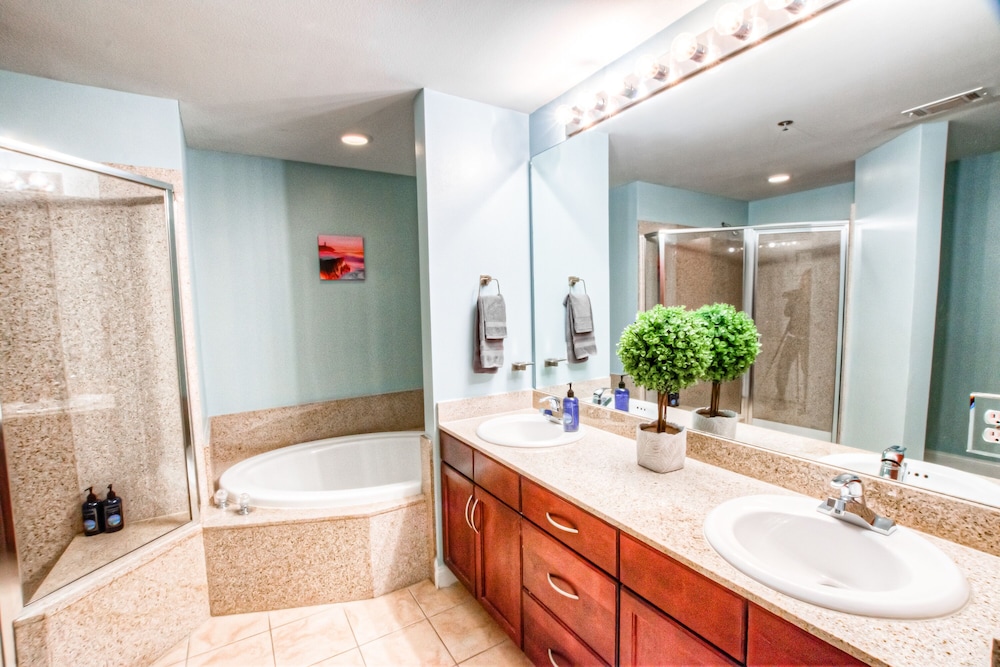 Laketown Wharf Resort by Aneliya's Rentals - photo 769