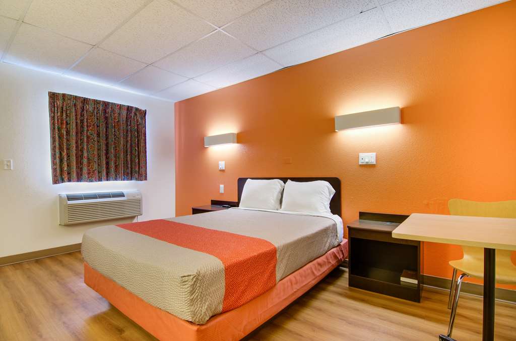 Motel 6 Salina KS - photo 17