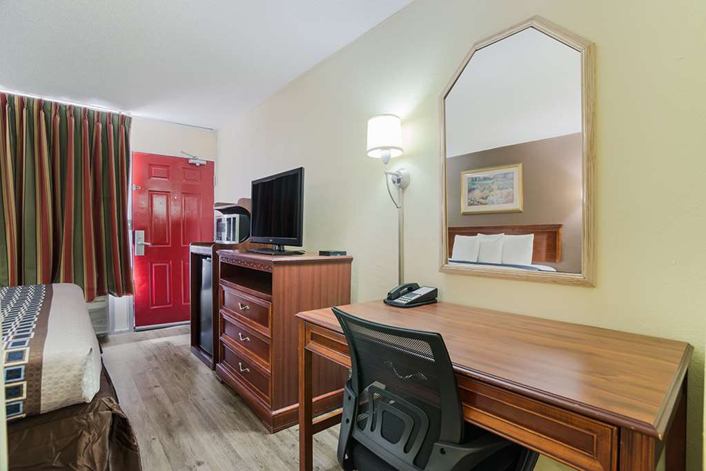 Americas Best Value Inn Tulsa at I 44 - photo 20