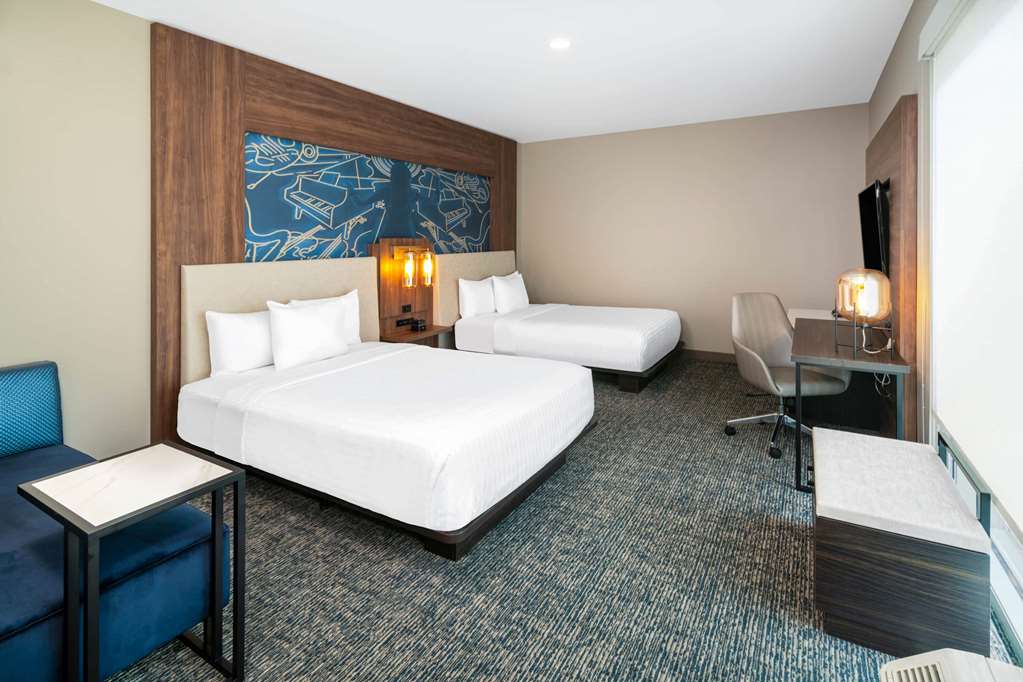 La Quinta Inn & Suites by Wyndham Nashville Downtown Stadium - photo 42