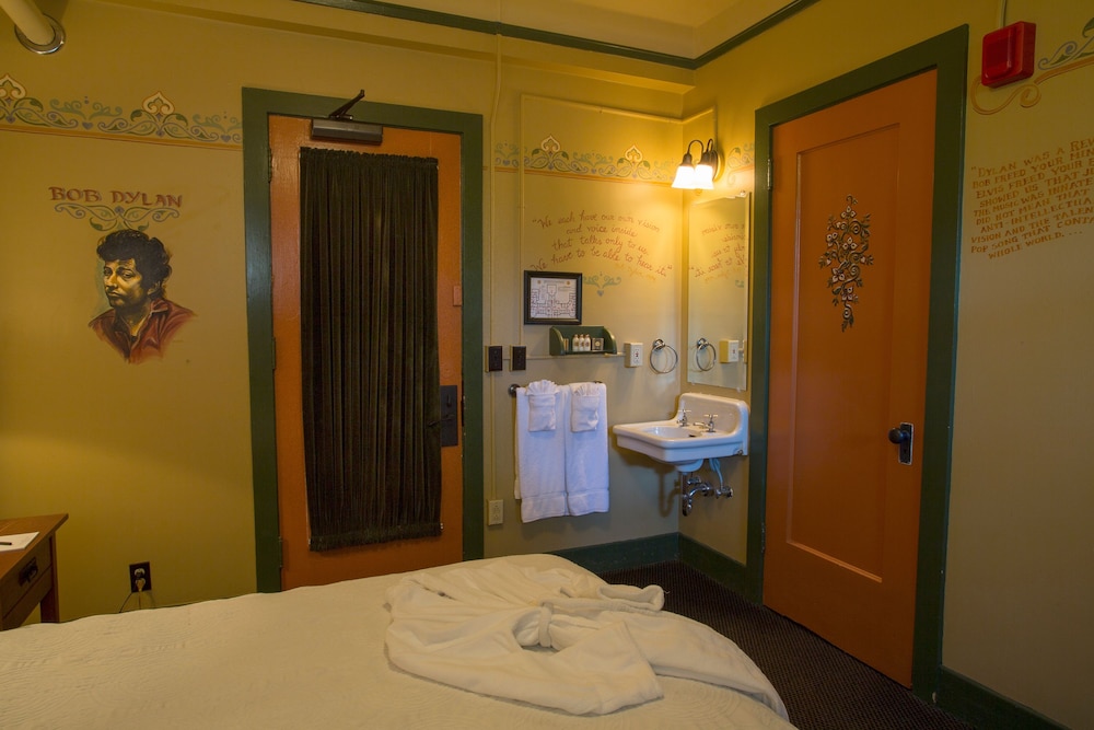 McMenamins Grand Lodge - photo 28