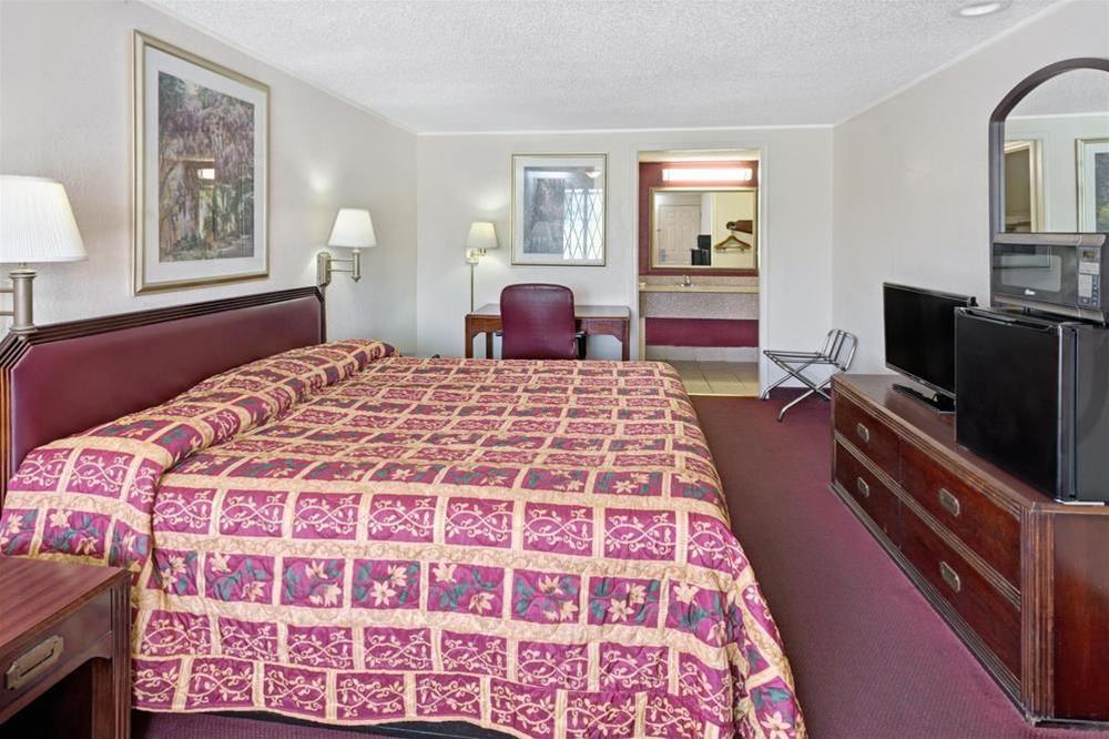 Knights Inn Pittsburgh Bridgeville - photo 5
