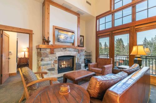 Catamount Lodge 405B by East West Hospitality — 4-Star Luxury Hotel in Truckee, United States