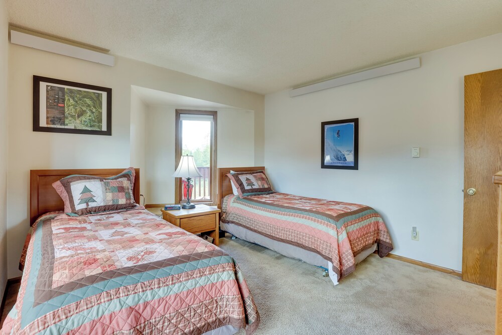 Mtn Condo w Ski Locker & Pools 3 Mi to Resort - photo 3