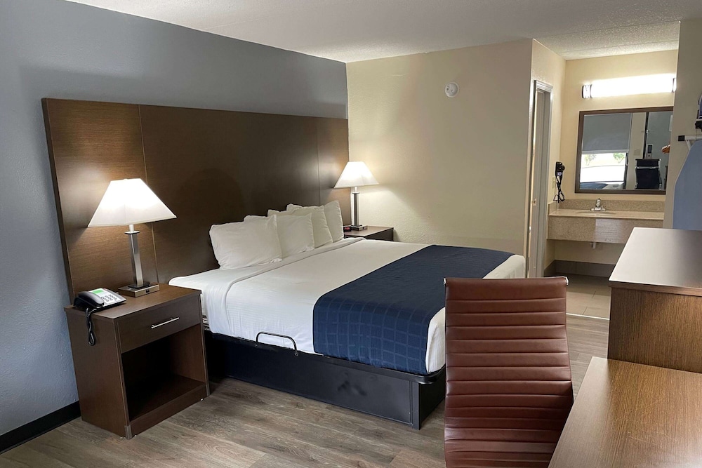 Baymont by Wyndham Ridgeland I 95 - photo 19