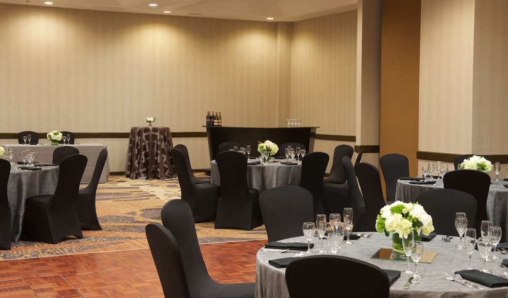 Embassy Suites by Hilton Seattle Bellevue - photo 58
