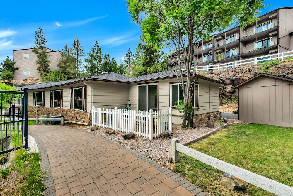 Bend Riverside Inn & Suites - photo 395