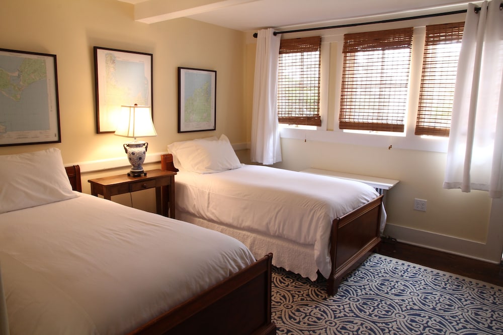 The Oak Bluffs Inn - photo 7
