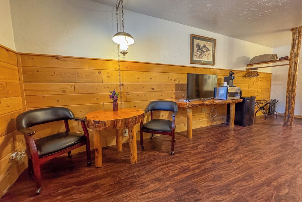 Chinook Winds Motel - photo 76