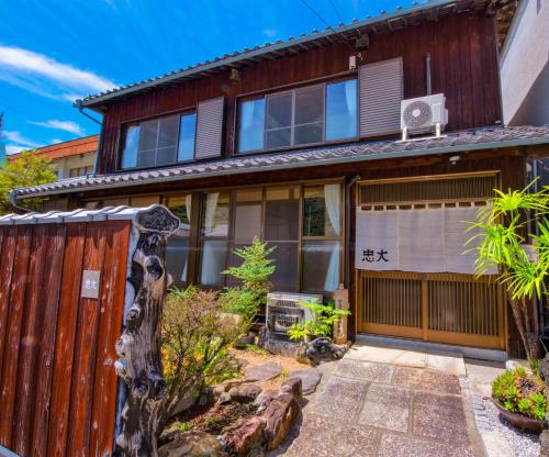 忠大 — 4-Star Luxury Hotel in Tonosho, Japan