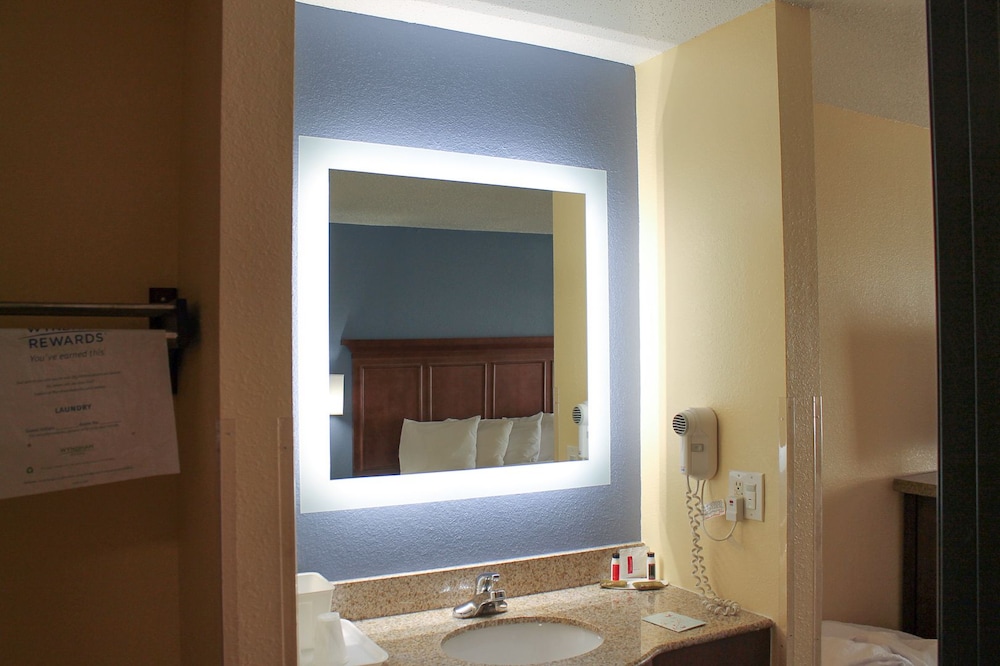 Days Inn by Wyndham Batavia Ohio - photo 15