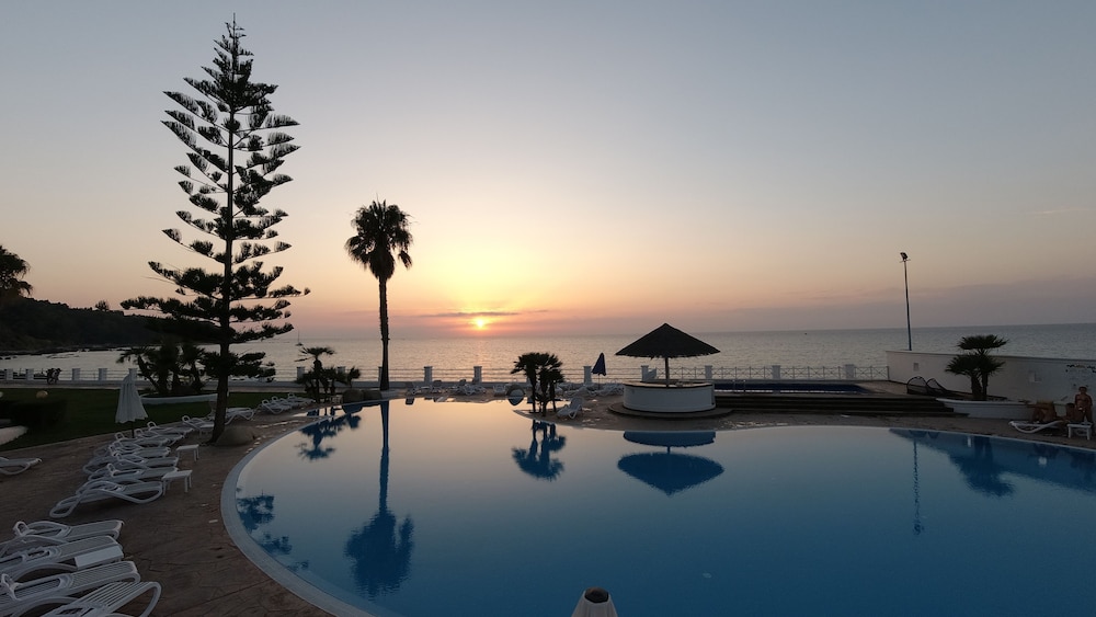 Cala Petrosa Resort - carbon neutral hotel in Parghelia