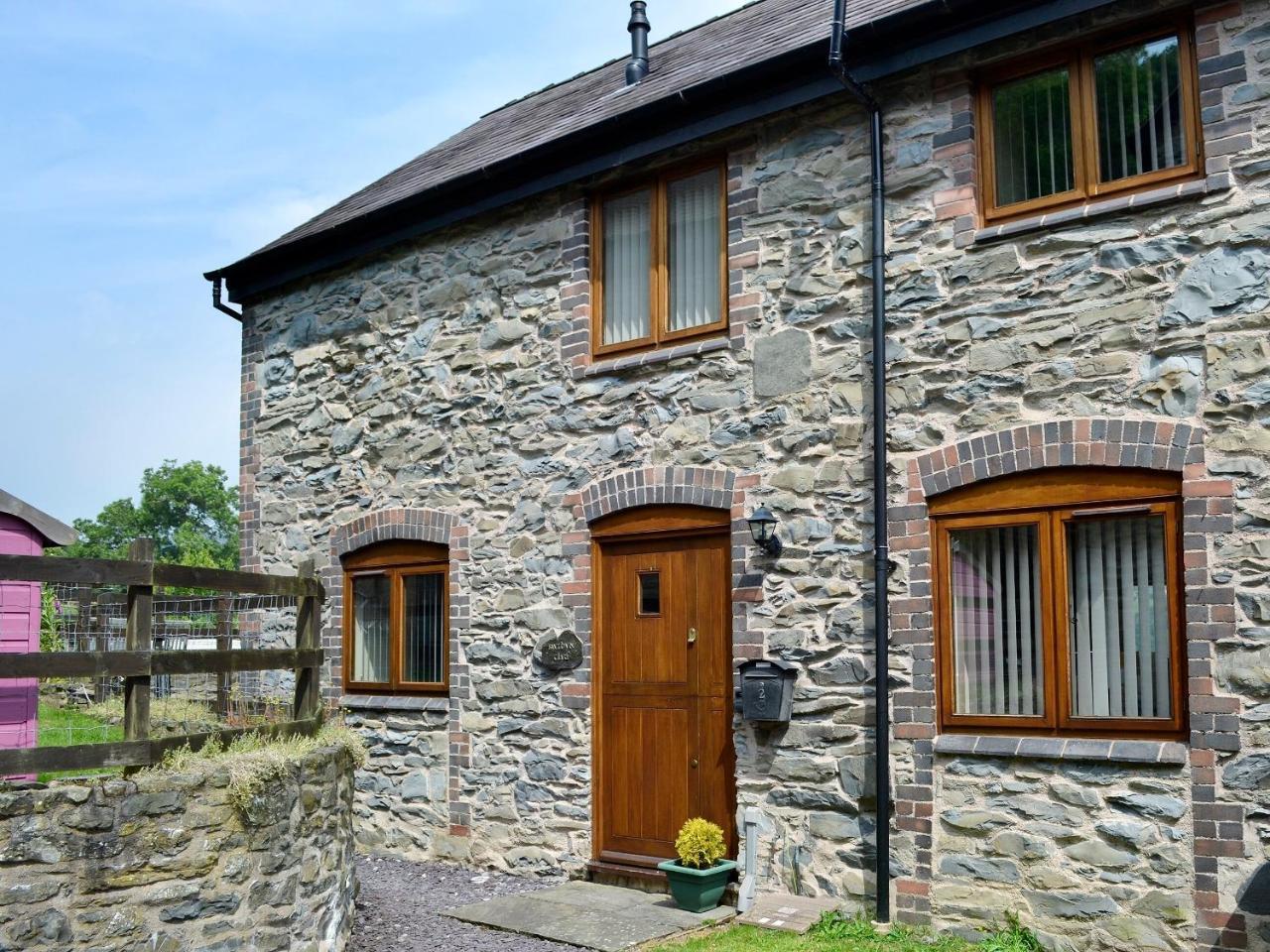 Bwthyn Clyd - carbon neutral hotel in Llangollen