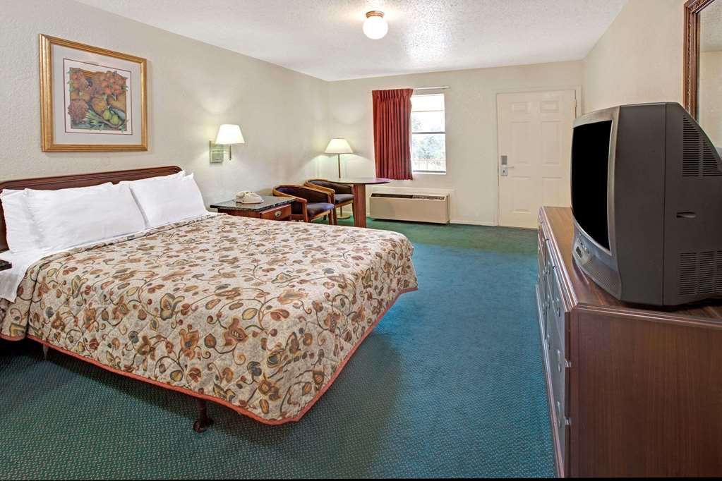 Knights Inn South Houston - photo 9