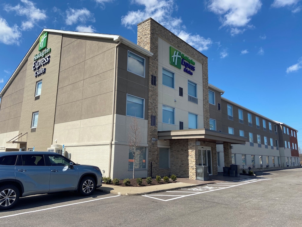 Holiday Inn Express and Suites Elyria - photo 20