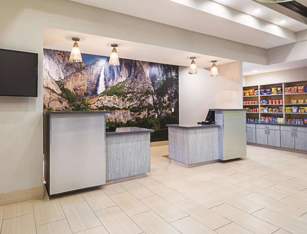 La Quinta Inn & Suites by Wyndham Fresno Northwest - photo 7