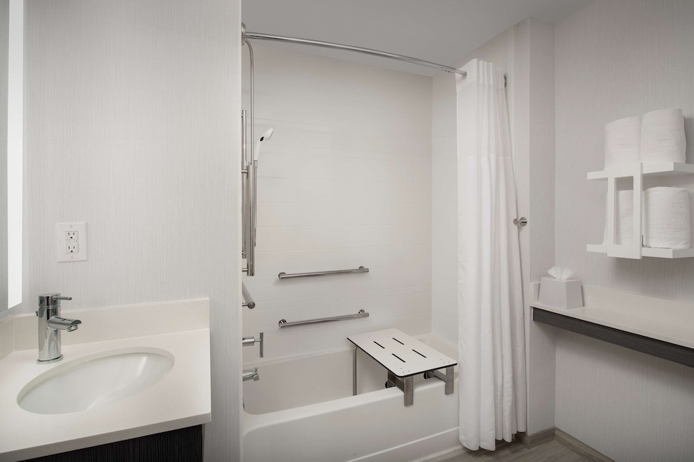 Hampton Inn Duncan - photo 21