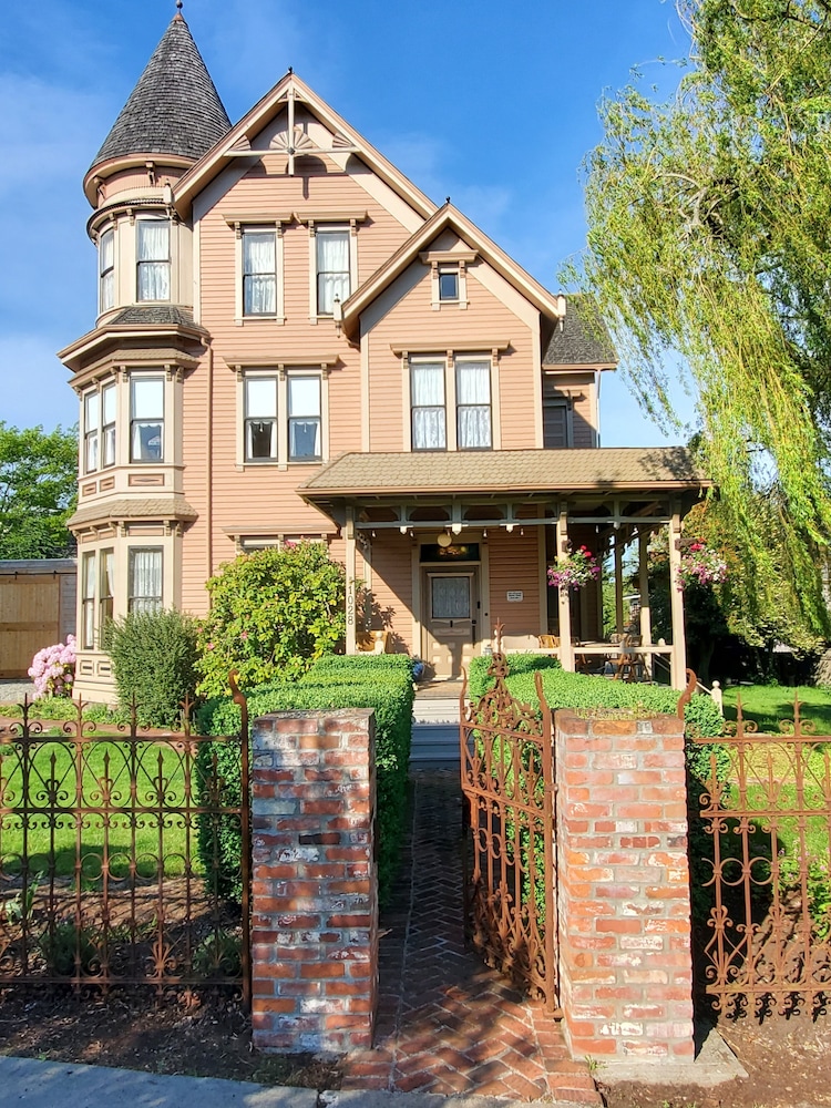 The Adams Pragge House — 4-Star Luxury Hotel in Port Townsend, United States