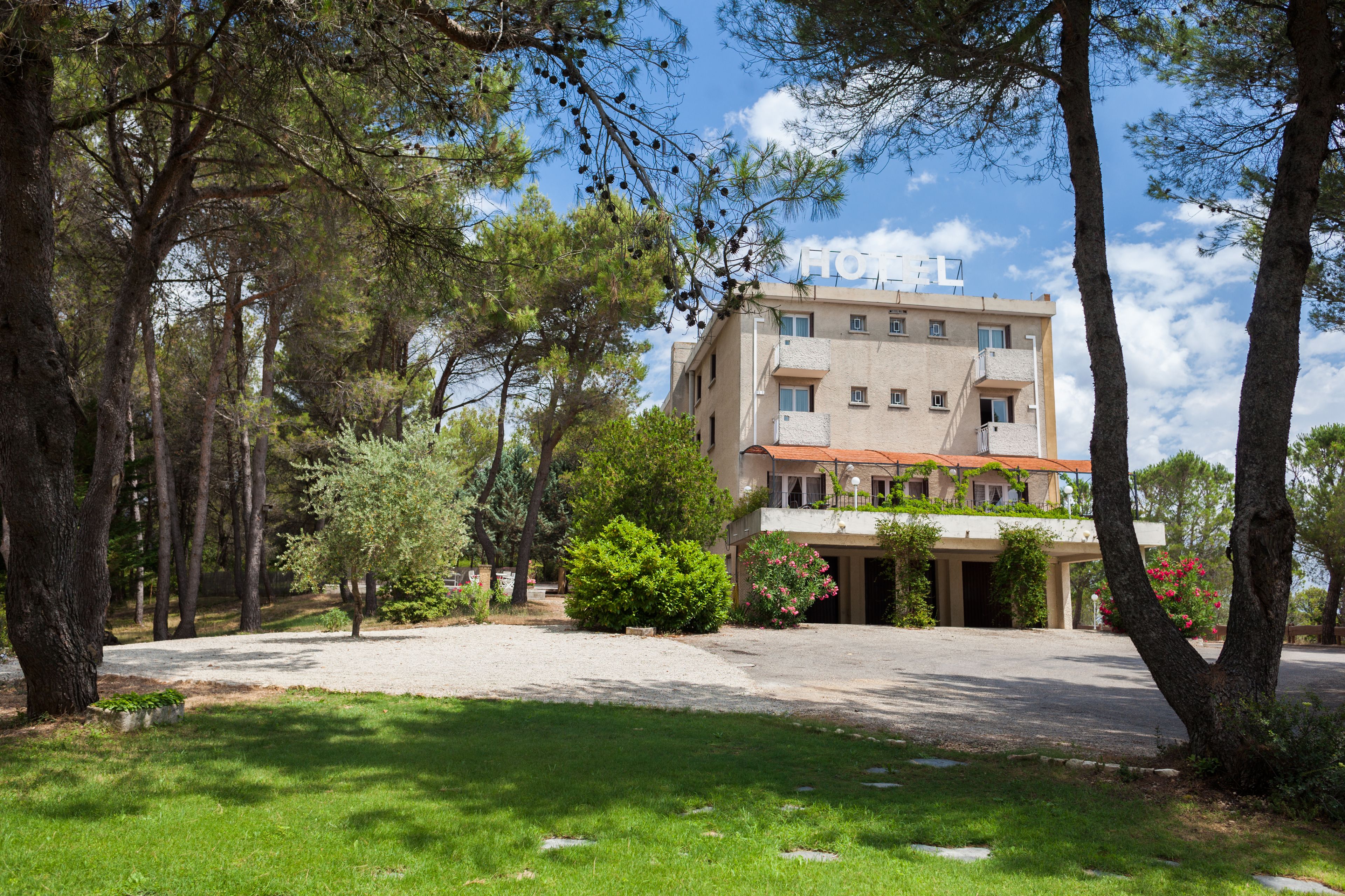 Logis Hotel le Valaurie in Saint-Nazaire, France