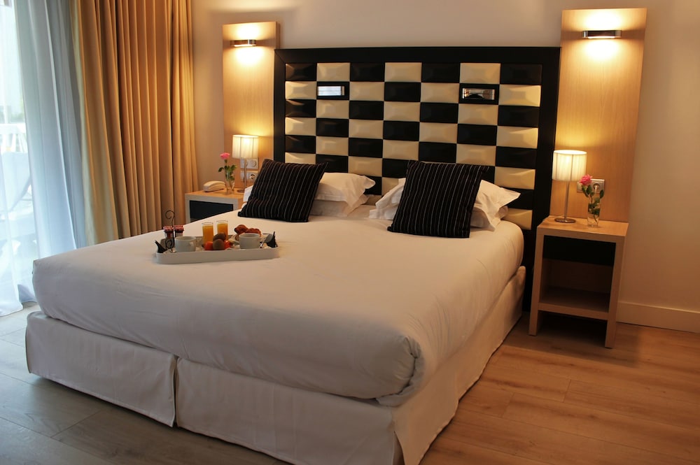 Hotel Victoria — Cannes — photo 4