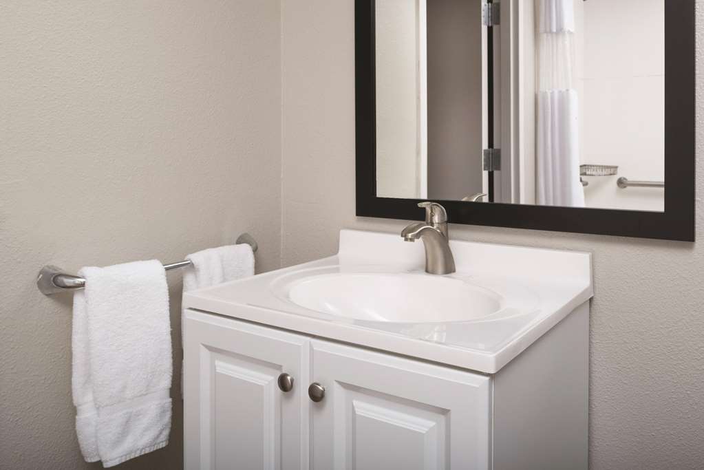 La Quinta Inn & Suites by Wyndham Fairfield Napa Valley - photo 20