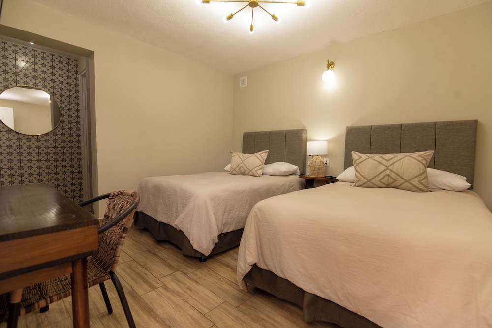 In & Out Hotel — hotel in Guatemala City