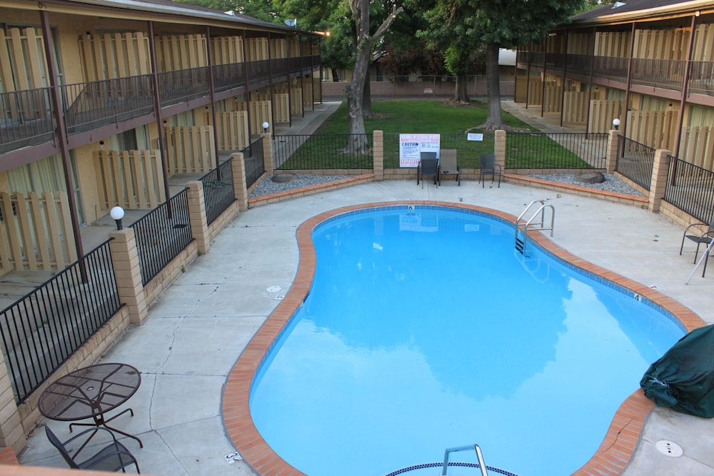 Menifee Inn - photo 9