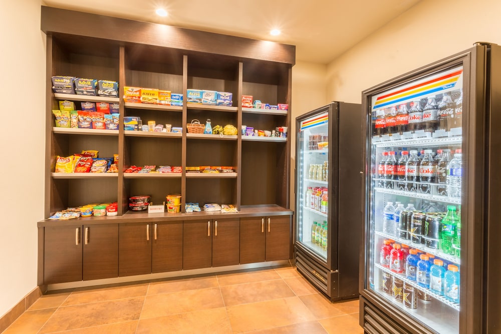 Holiday Inn Express Hotel & Suites Manteca by IHG - photo 33