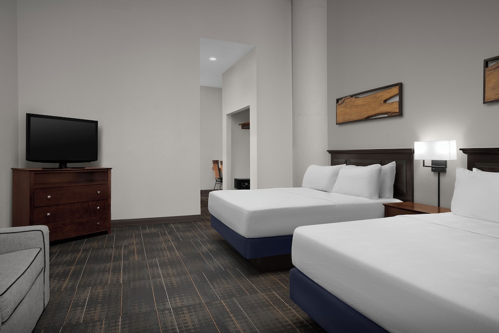 The Suites Hotel at Waterfront Plaza - photo 11
