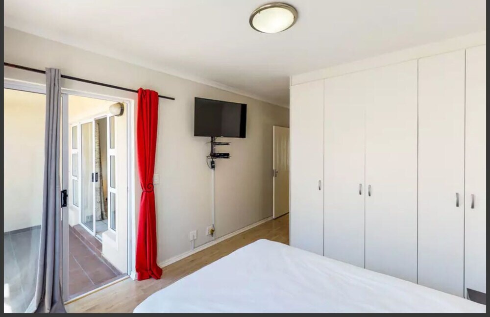 Knowles Big Bay Condo — 4-Star Luxury Hotel in Cape Town, South Africa