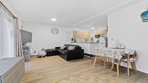 2 76 Mirreen Street Hawks Nest in Hawks Nest, Australia