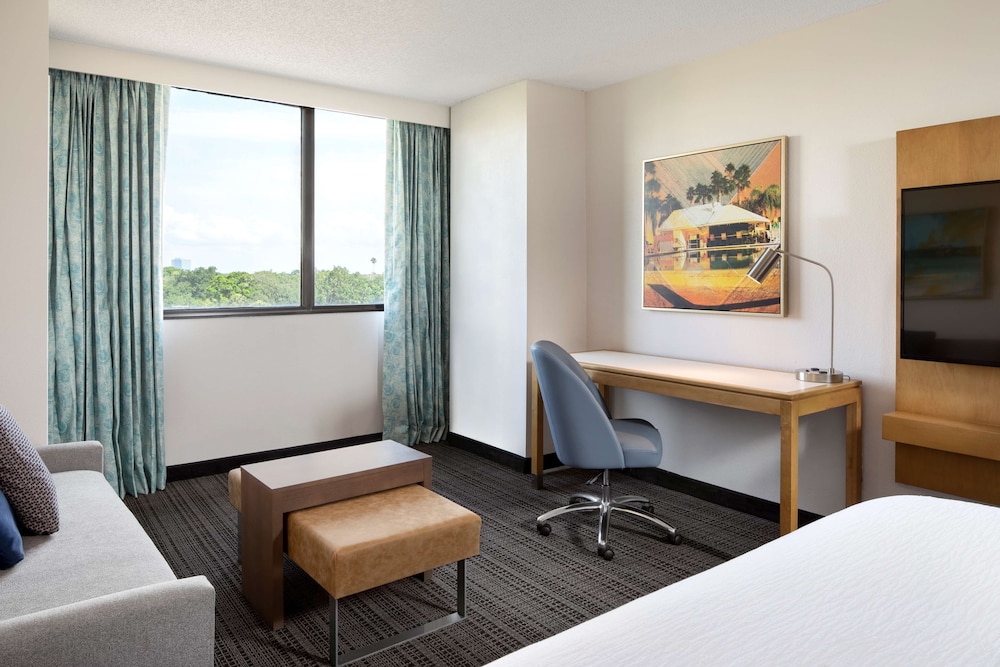 Embassy Suites by Hilton Tampa Airport Westshore - photo 13