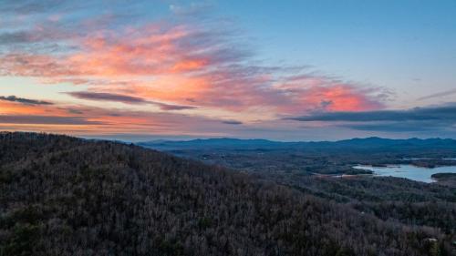 Bluestone - carbon neutral hotel in Blue Ridge
