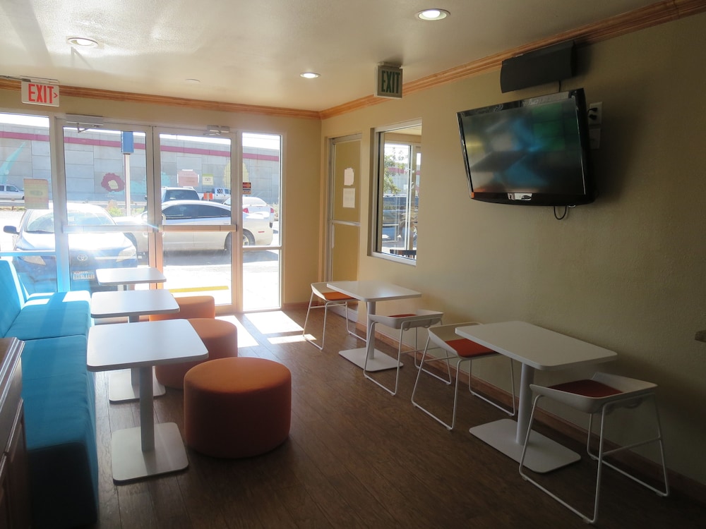 Howard Johnson by Wyndham Odessa TX - photo 2