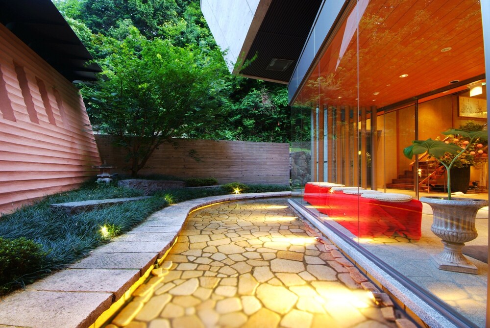 Shoenso Hozugawatei — 4-Star Luxury Hotel in Kyoto, Japan