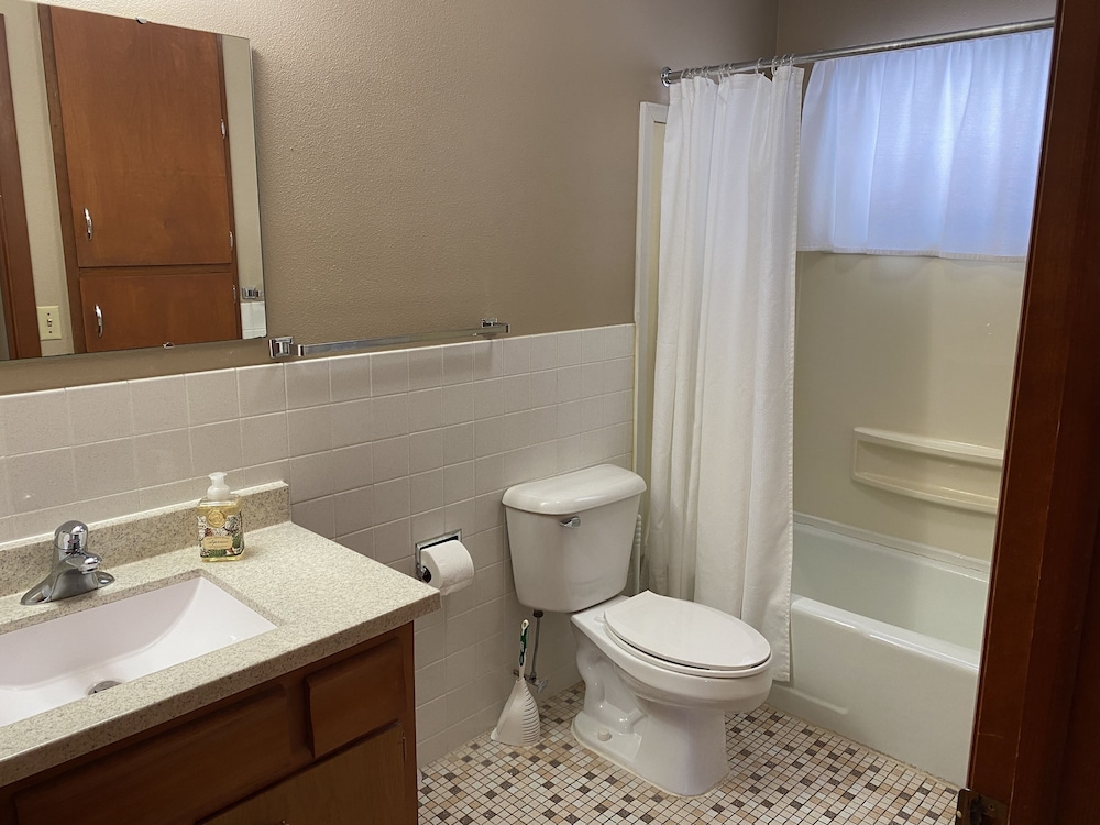 Little Bluff Inn - photo 17