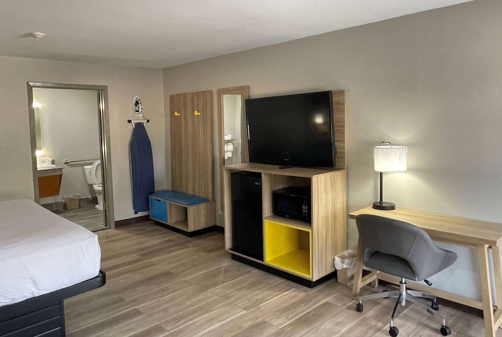 Days Inn by Wyndham New Braunfels - photo 10