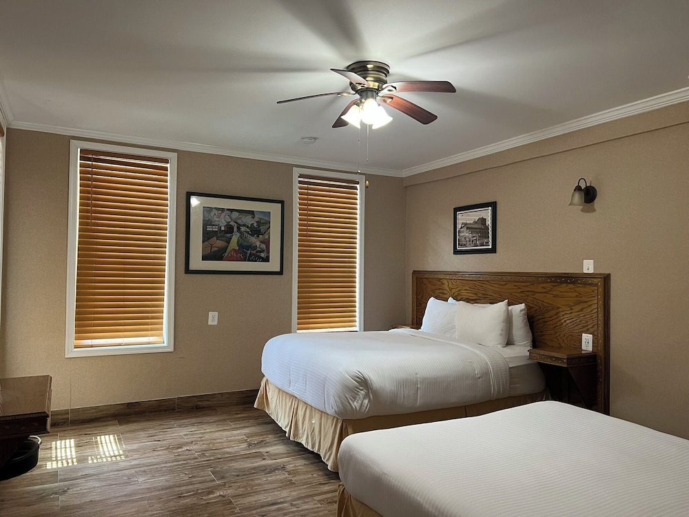 District Hotel - photo 21
