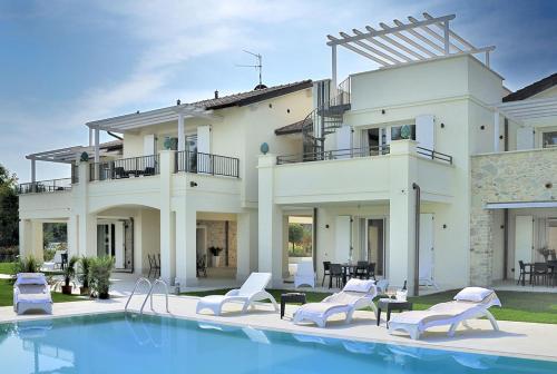 Villa Onofria — 4-Star Luxury Hotel in Sirmione, Italy