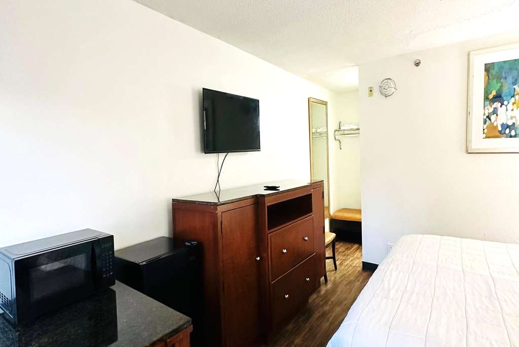 Baymont Inn and Suites by Wyndham Columbus Near OSU - photo 61