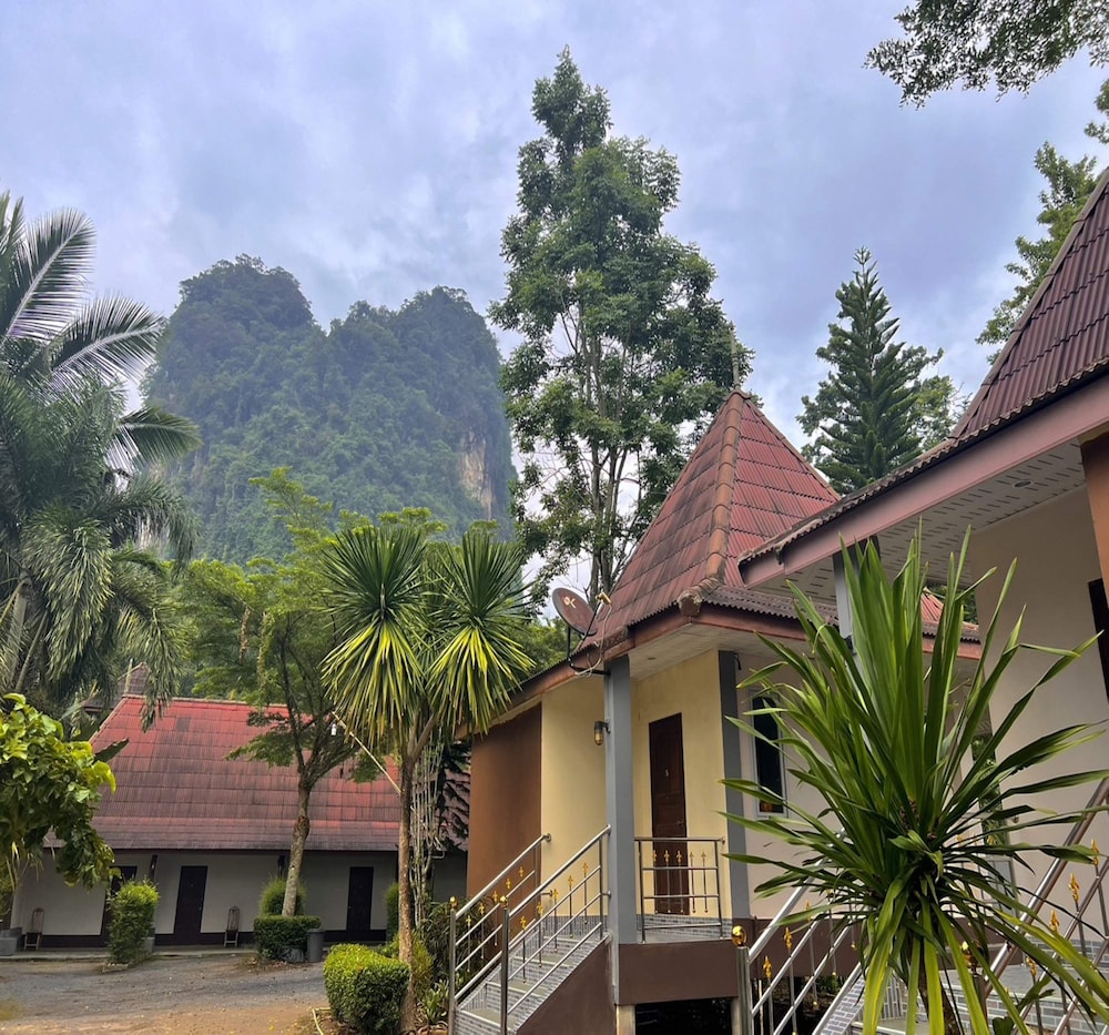 OYO 75517 Mananchaya Resort — hotel in Ao Luek