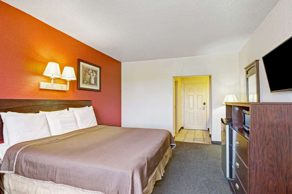 Howard Johnson by Wyndham Galveston - photo 6