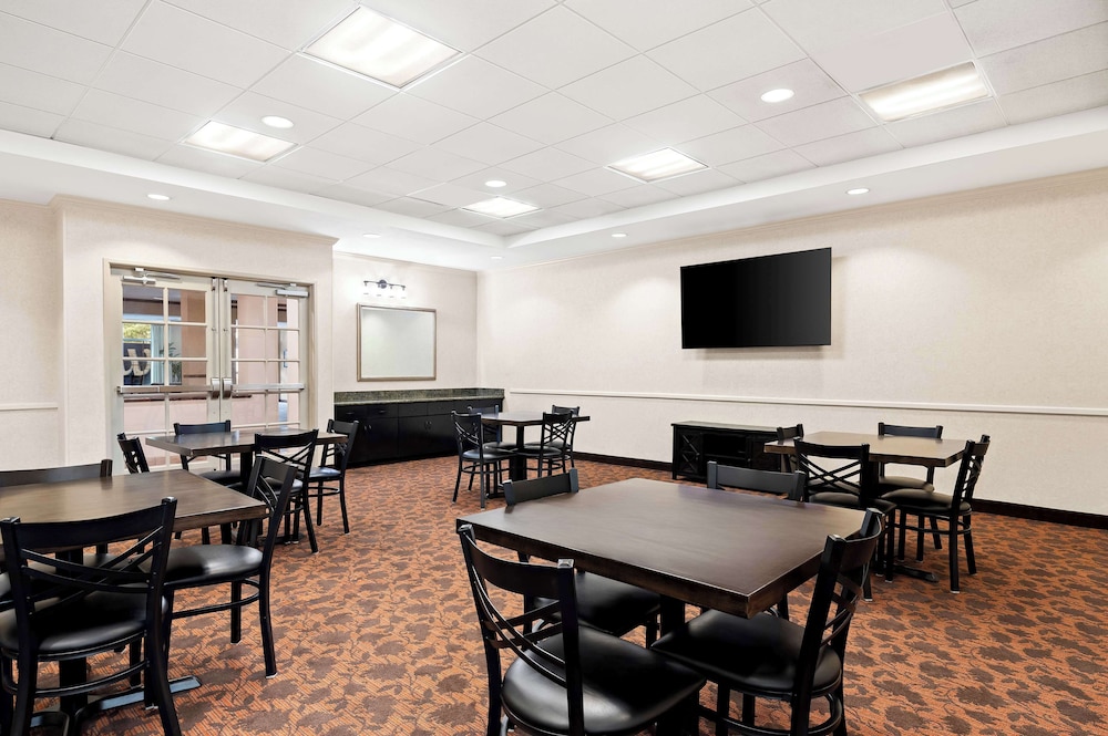 Best Western Ontario Mills Mall - photo 34
