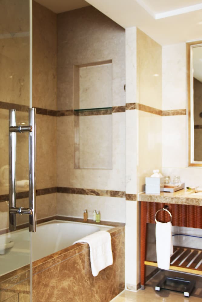 Glarun Jinling Hotel Nanjing — 4-Star Luxury Hotel in Nanjing, People's Republic of China
